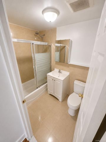 35-06 Leavitt Street 4F, Flushing, NY 11354