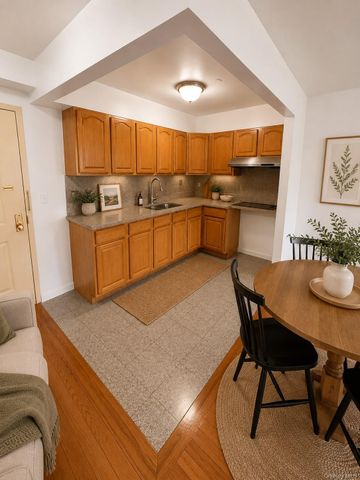 35-06 Leavitt Street 4F, Flushing, NY 11354