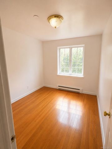35-06 Leavitt Street 4F, Flushing, NY 11354