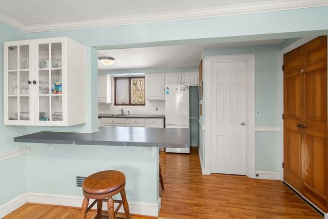 60 Lindbergh Ave, Newton, MA 02465