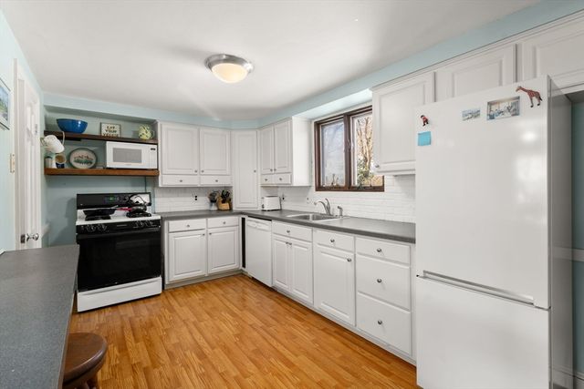 60 Lindbergh Ave, Newton, MA 02465