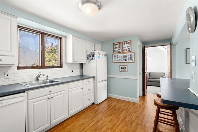 60 Lindbergh Ave, Newton, MA 02465