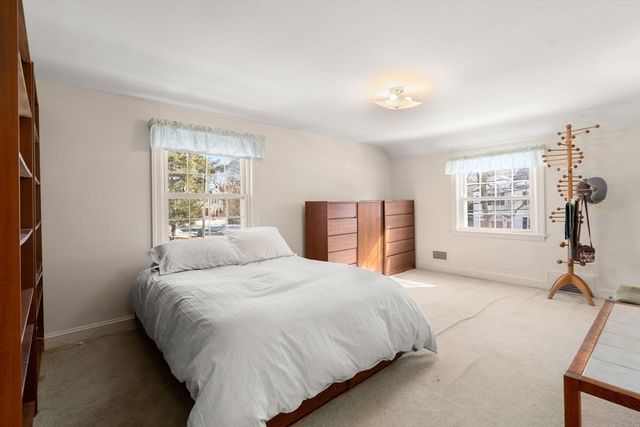 60 Lindbergh Ave, Newton, MA 02465