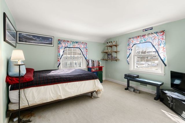 60 Lindbergh Ave, Newton, MA 02465