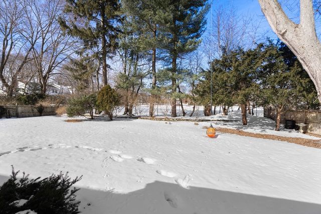 60 Lindbergh Ave, Newton, MA 02465