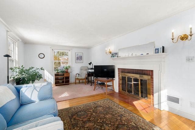 60 Lindbergh Ave, Newton, MA 02465