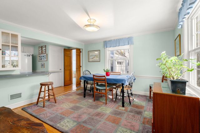 60 Lindbergh Ave, Newton, MA 02465