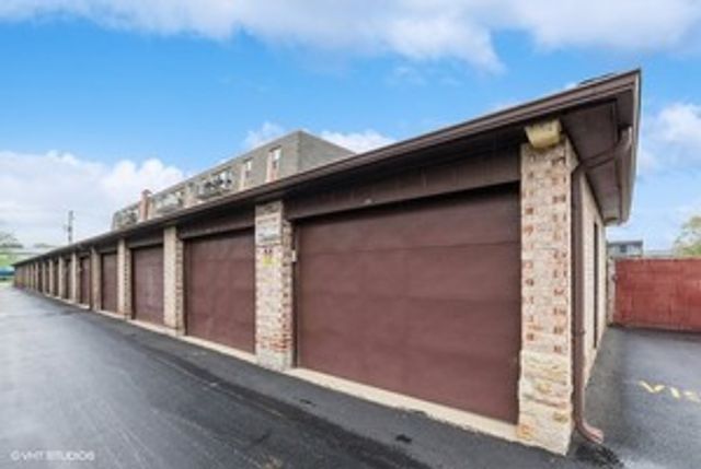 9147 S Roberts Road 205, Hickory Hills, IL 60457