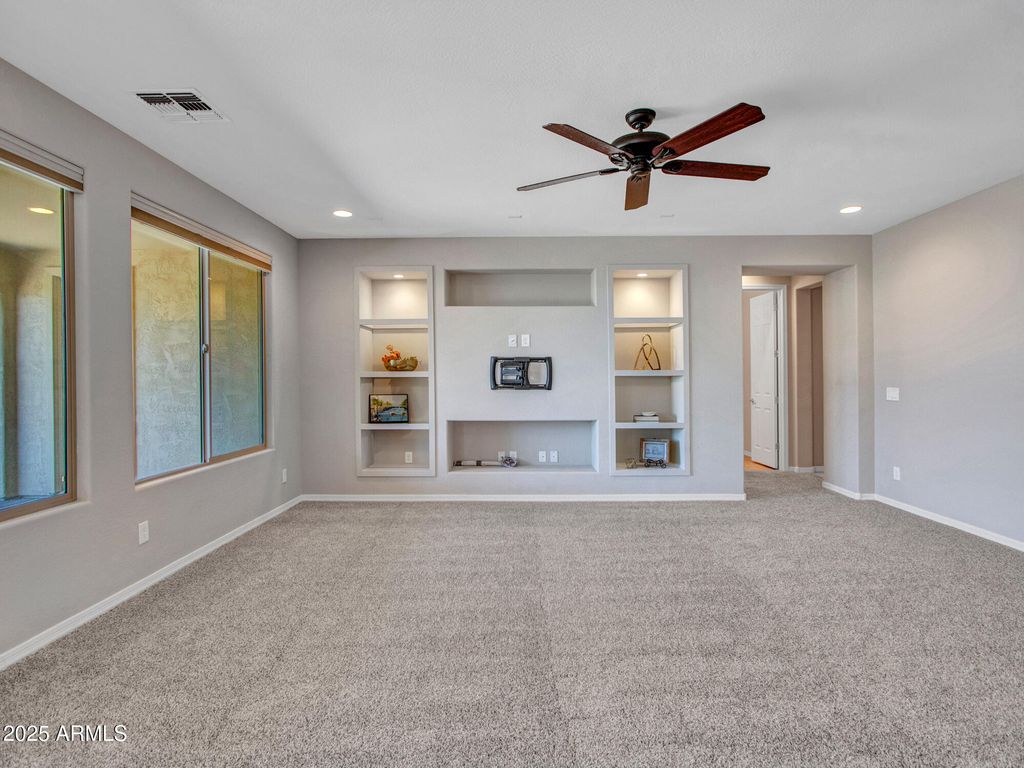 Image 10 of property listing at 44628 N 41st Lane, New River, AZ 85087