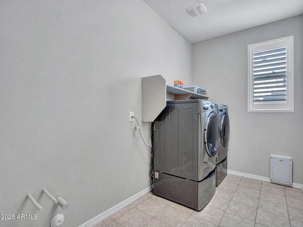 Image 34 of property listing at 44628 N 41st Lane, New River, AZ 85087