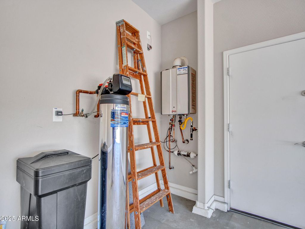 Image 36 of property listing at 44628 N 41st Lane, New River, AZ 85087