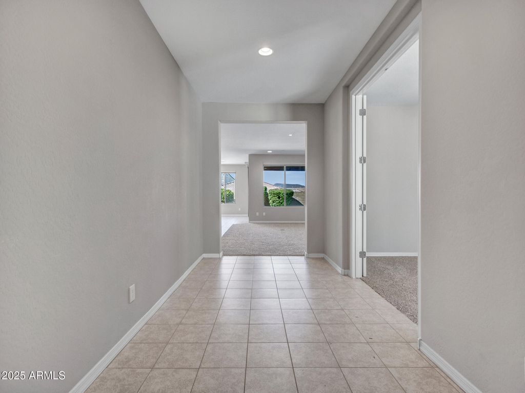 Image 4 of property listing at 44628 N 41st Lane, New River, AZ 85087