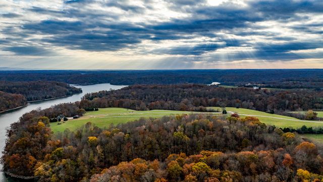 14 Overlook Ln, Tullahoma, TN 37388