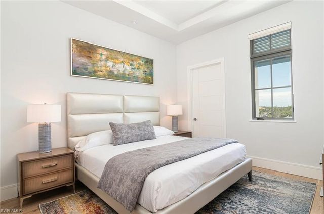 101 8th ST S # 305, Naples, FL 34102