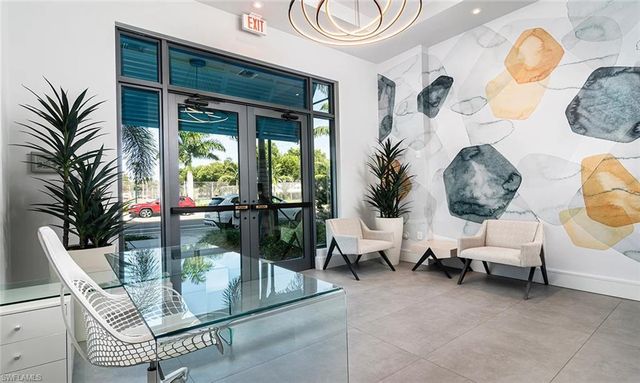 101 8th ST S # 305, Naples, FL 34102