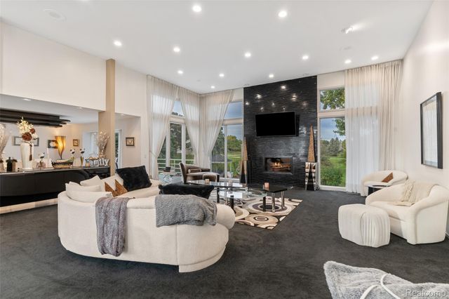 3802 Columbia Drive, Bloomfield Hills, MI 48302