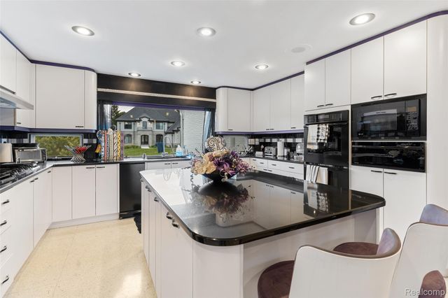 3802 Columbia Drive, Bloomfield Hills, MI 48302
