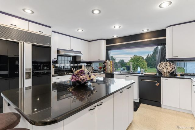 3802 Columbia Drive, Bloomfield Hills, MI 48302