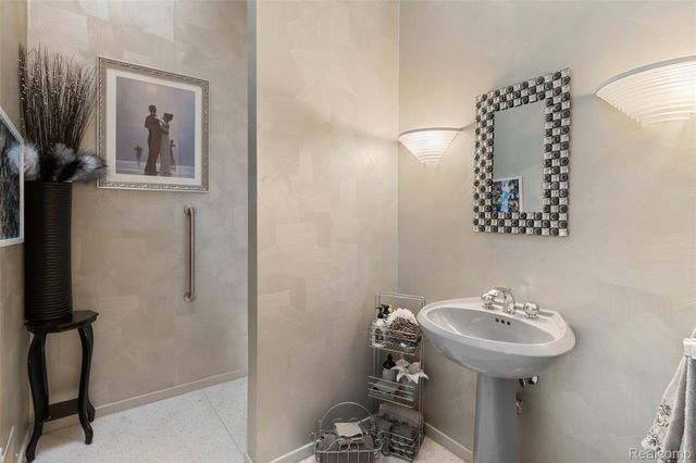 3802 Columbia Drive, Bloomfield Hills, MI 48302