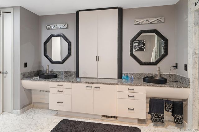 3802 Columbia Drive, Bloomfield Hills, MI 48302