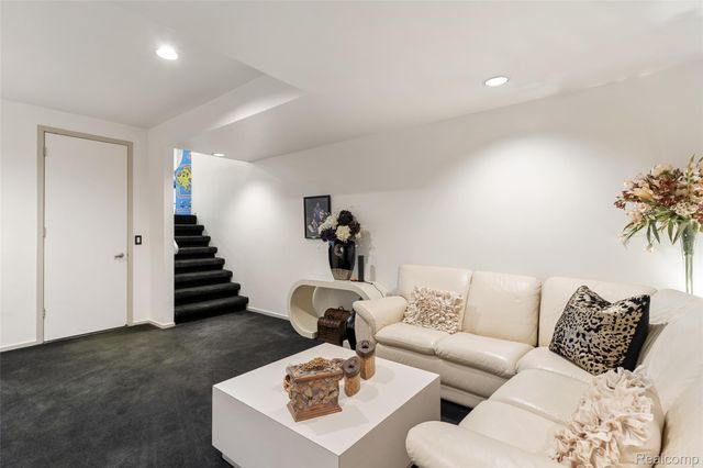 3802 Columbia Drive, Bloomfield Hills, MI 48302