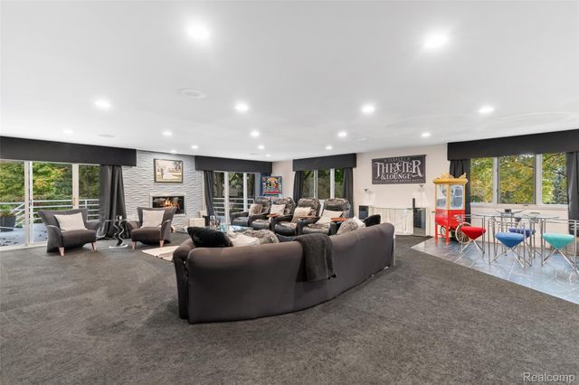 3802 Columbia Drive, Bloomfield Hills, MI 48302