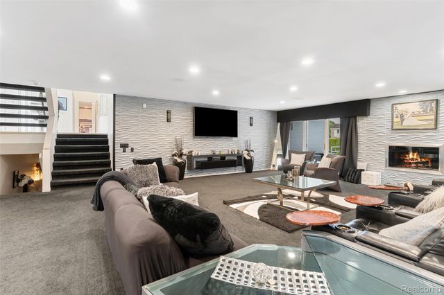 3802 Columbia Drive, Bloomfield Hills, MI 48302