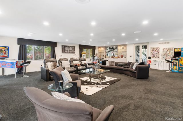 3802 Columbia Drive, Bloomfield Hills, MI 48302