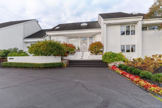 3802 Columbia Drive, Bloomfield Hills, MI 48302