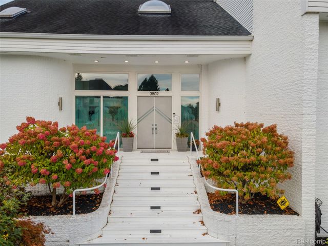 3802 Columbia Drive, Bloomfield Hills, MI 48302