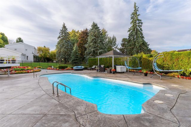 3802 Columbia Drive, Bloomfield Hills, MI 48302