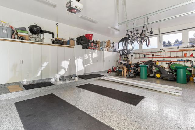 3802 Columbia Drive, Bloomfield Hills, MI 48302