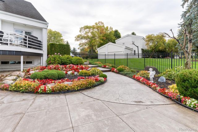 3802 Columbia Drive, Bloomfield Hills, MI 48302