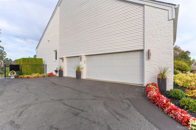 3802 Columbia Drive, Bloomfield Hills, MI 48302