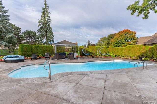 3802 Columbia Drive, Bloomfield Hills, MI 48302