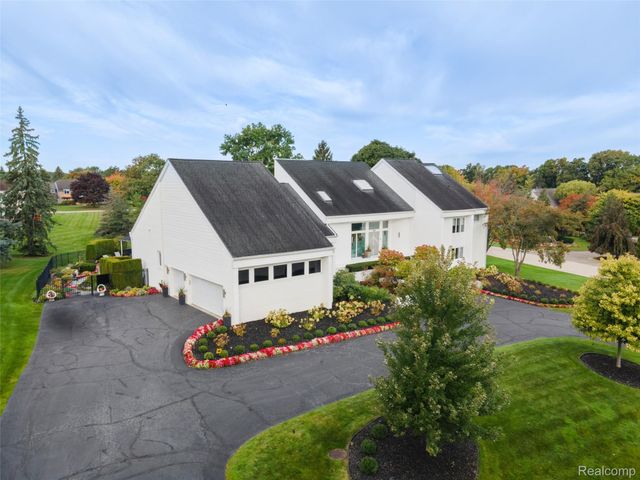 3802 Columbia Drive, Bloomfield Hills, MI 48302
