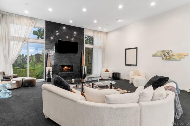 3802 Columbia Drive, Bloomfield Hills, MI 48302