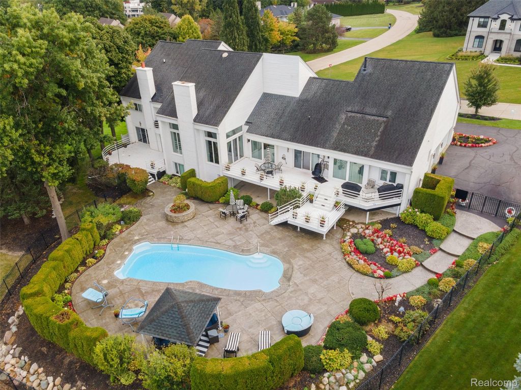 3802 Columbia Drive, Bloomfield Hills, MI 48302