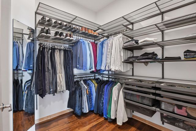 10046 Indigo Drive, Eden Prairie, MN 55347