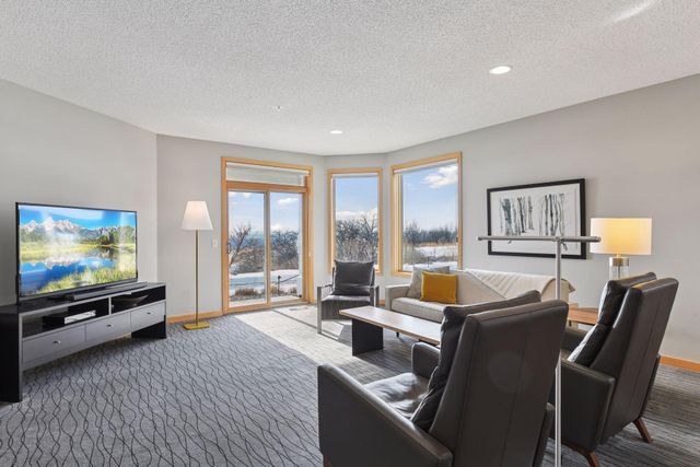 10046 Indigo Drive, Eden Prairie, MN 55347