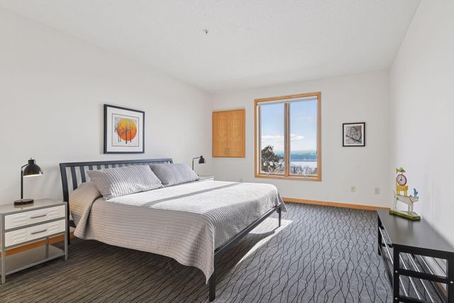 10046 Indigo Drive, Eden Prairie, MN 55347