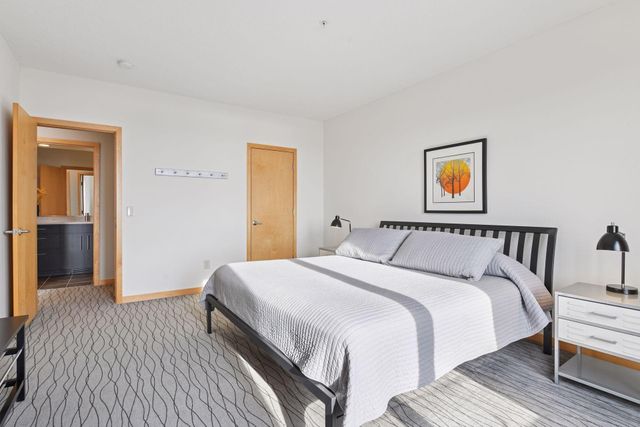 10046 Indigo Drive, Eden Prairie, MN 55347