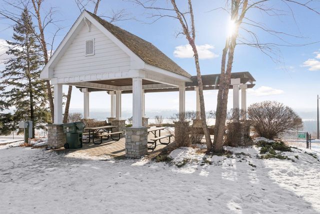 10046 Indigo Drive, Eden Prairie, MN 55347