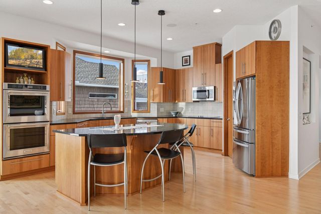 10046 Indigo Drive, Eden Prairie, MN 55347