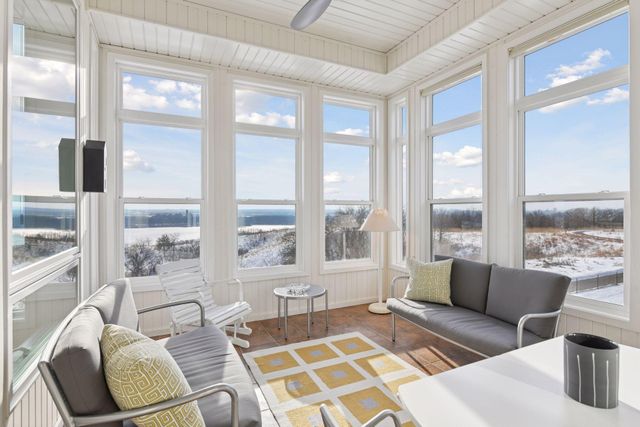 10046 Indigo Drive, Eden Prairie, MN 55347