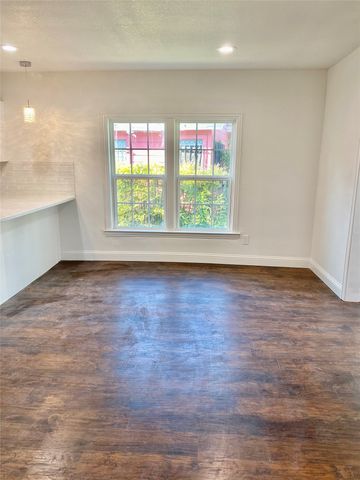 3001 ROSS Avenue, Fort Worth, TX 76106