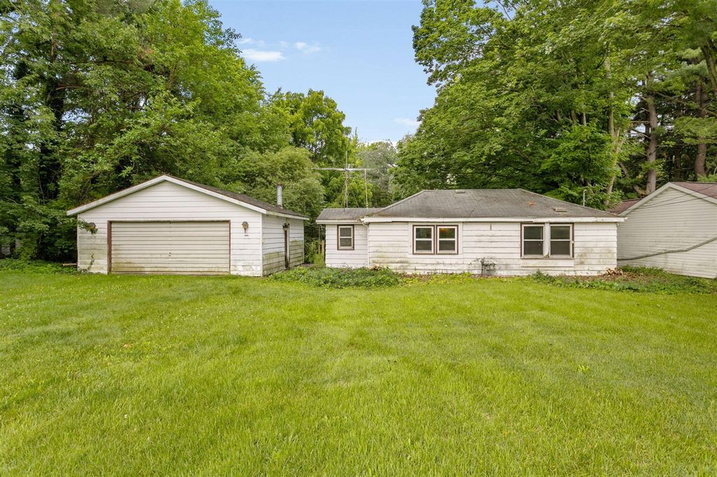 69408 Elkhart Road, Edwardsburg, MI 49112