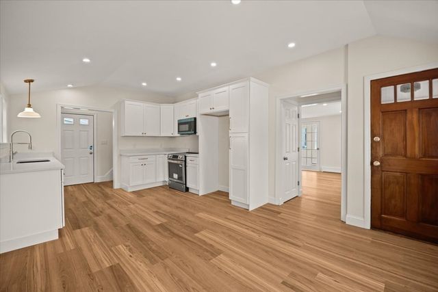 75 Ottawa St, Attleboro, MA 02703