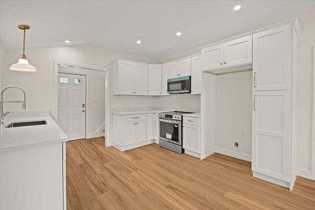 75 Ottawa St, Attleboro, MA 02703