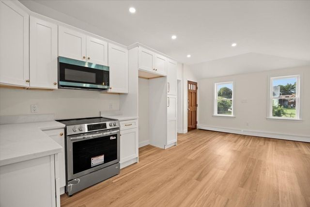 75 Ottawa St, Attleboro, MA 02703